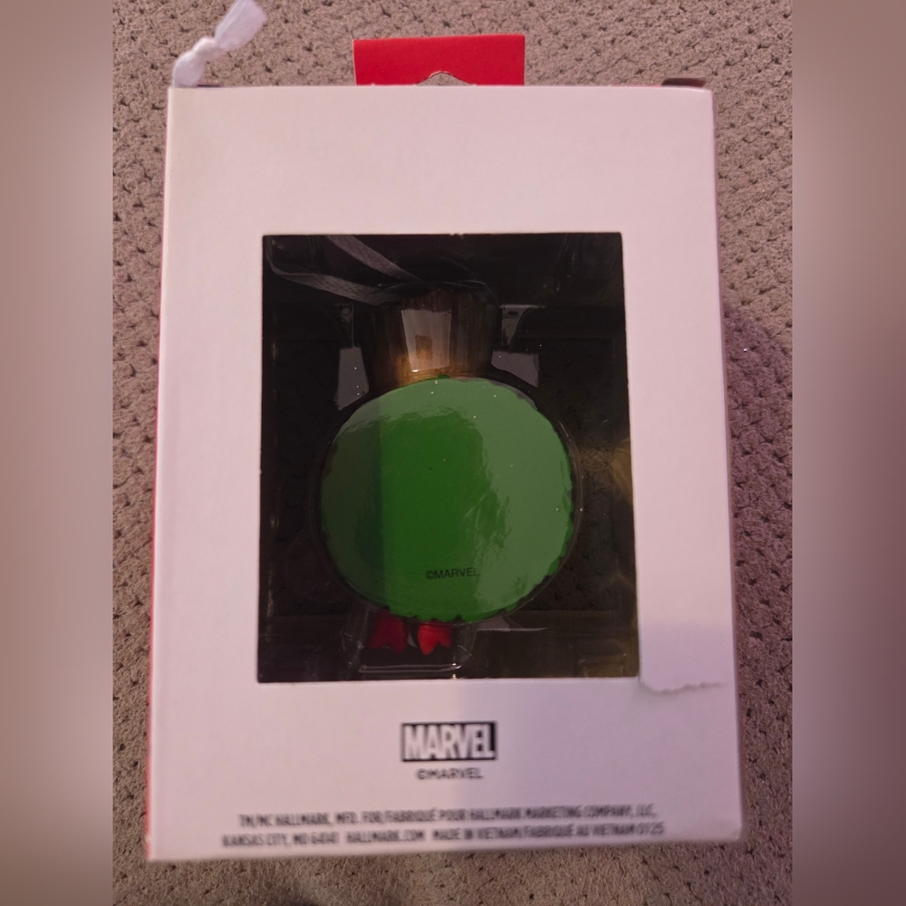 New Hallmark Marvel Guardians of The Galaxy Groot in Holiday Wreath Christmas - Picture 8 of 14